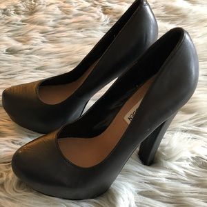 Brand new black Steve Madden heals size 6
